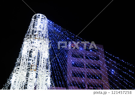 煌めく冬のイルミネーション 121457258