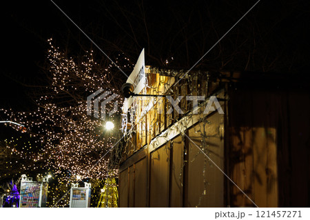 煌めく冬のイルミネーション 121457271