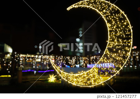 煌めく冬のイルミネーション 121457277