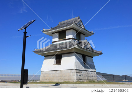 高松港、水城通りの高松港公園にあるかつての高松城の遺構「報時鐘」 高松港、水城通りの高松港公園にあるかつての高松城の遺構「報時鐘」 121460802