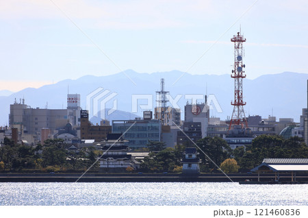 海側から見た高松市街(高松城、丸亀町壱番街前ドーム、西日本放送、三越、NTT西日本、瓦町フラッグなど 海側から見た高松市街(高松城、丸亀町壱番街前ドーム、西日本放送、三越、NTT西日本、瓦町フラッグなど 121460836