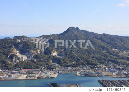 高松市の源平の古戦場壇ノ浦、庵治石の石切場、五剣山 高松市の源平の古戦場壇ノ浦、庵治石の石切場、五剣山 121460845