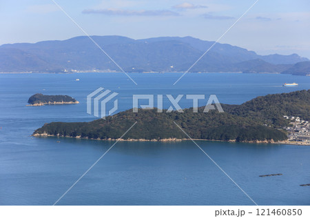 高松市庵治町、庵治半島の先端、遠景は小豆島 121460850
