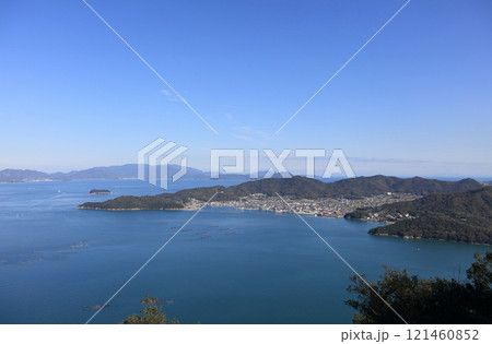 高松市庵治町、庵治半島の先端と内海の島々、遠景は小豆島 高松市庵治町、庵治半島の先端と内海の島々、遠景は小豆島 121460852