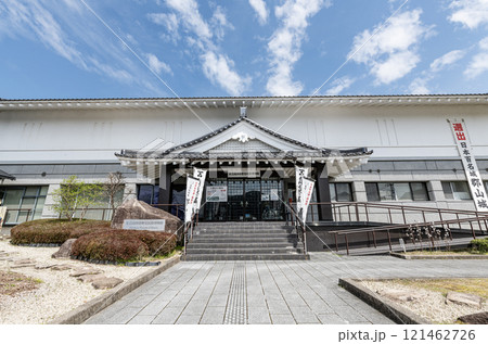 広島県安芸高田市 晴天の安芸高田市歴史民族博物館 広島県安芸高田市 晴天の安芸高田市歴史民族博物館 121462726