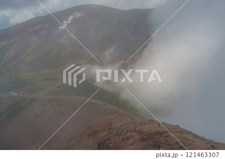 吾妻小富士山頂から見た一切経山 121463307