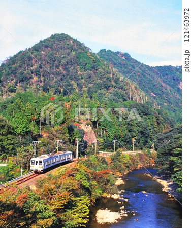 飯田線を走る普通列車 121463972