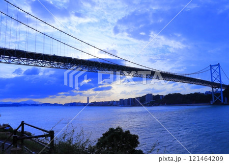 潮風を感じる関門海峡　関門橋　《福岡》 121464209