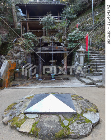 山上不動堂　不動明王堂と滝行場 121464242