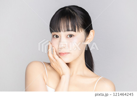 女性　スキンケアイメージ 121464245