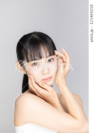 女性 スキンケアイメージ 女性 スキンケアイメージ 121464258