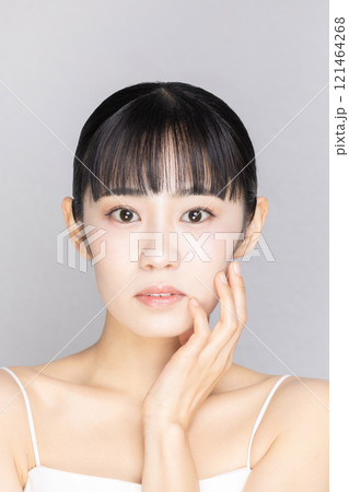 女性　スキンケアイメージ 121464268