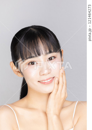 女性　スキンケアイメージ 121464273