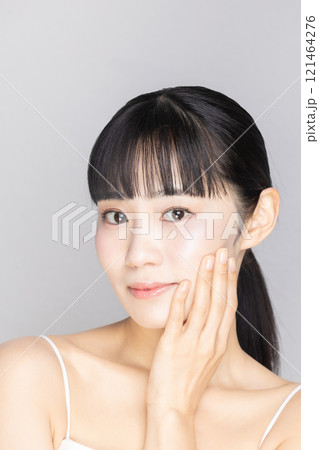 女性 スキンケアイメージ 女性 スキンケアイメージ 121464276