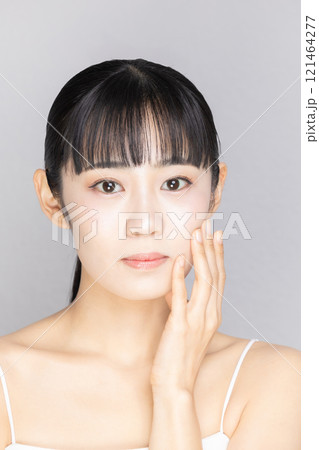 女性 スキンケアイメージ 女性 スキンケアイメージ 121464277