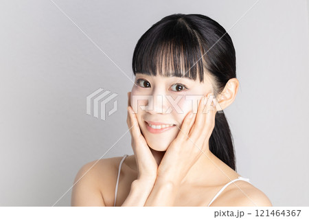 女性　スキンケアイメージ 121464367