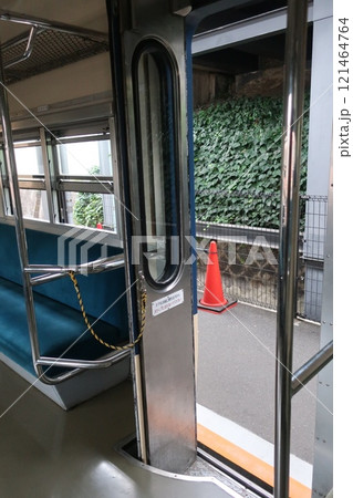 クハネ581系の折り畳みドア クハネ581系の折り畳みドア 121464764