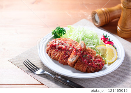 トンカツのトマトソース仕立て 121465013