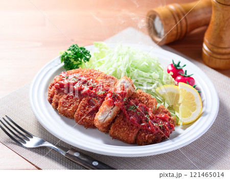トンカツのトマトソース仕立て 121465014