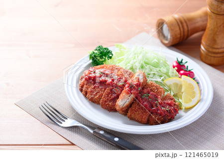 トンカツのトマトソース仕立て 121465019