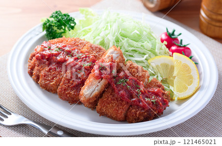 トンカツのトマトソース仕立て 121465021