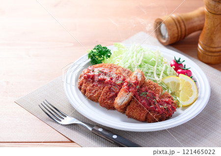 トンカツのトマトソース仕立て 121465022