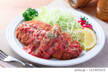 トンカツのトマトソース仕立て 121465025
