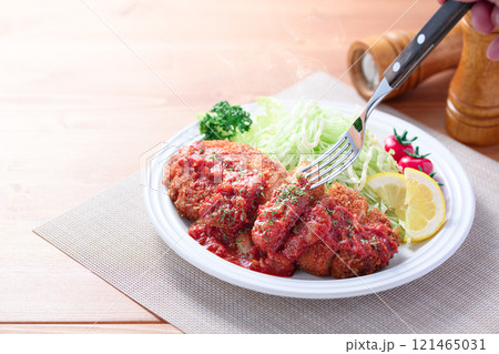 トンカツのトマトソース仕立て トンカツのトマトソース仕立て 121465031