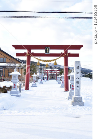 冬の北海道八雲町落部で落部八幡宮境内の風景を撮影 121465359