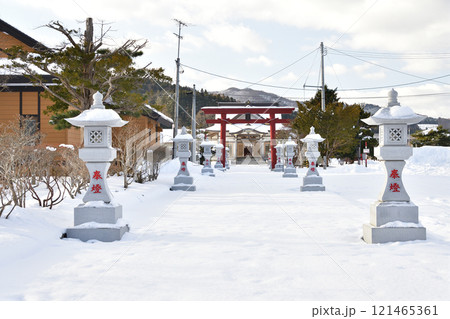 冬の北海道八雲町落部で落部八幡宮境内の風景を撮影 冬の北海道八雲町落部で落部八幡宮境内の風景を撮影 121465361