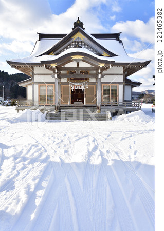 冬の北海道八雲町落部で落部八幡宮境内の風景を撮影 121465382