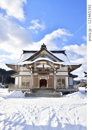 冬の北海道八雲町落部で落部八幡宮境内の風景を撮影 121465391
