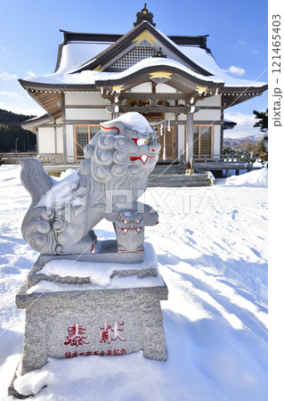冬の北海道八雲町落部で落部八幡宮境内の風景を撮影 冬の北海道八雲町落部で落部八幡宮境内の風景を撮影 121465403