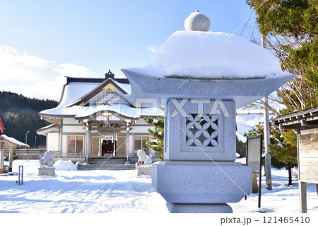冬の北海道八雲町落部で落部八幡宮境内の風景を撮影 冬の北海道八雲町落部で落部八幡宮境内の風景を撮影 121465410