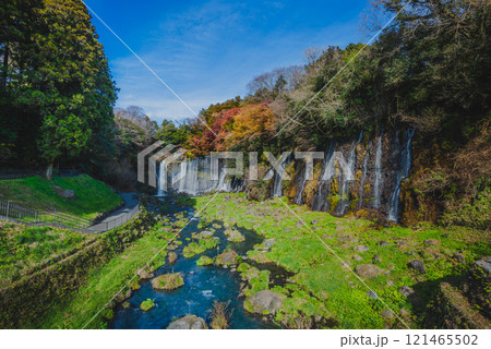 白糸の滝・自然が織りなす水のカーテン 121465502