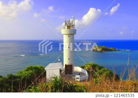 沖縄県石垣島の平久保崎灯台 沖縄県石垣島の平久保崎灯台 121465535