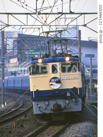東海道本線を走る寝台特急瀬戸号 121466850