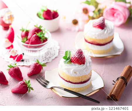イチゴショートケーキ （ イチゴのショートケーキ ） 121467401