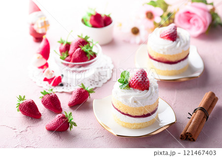 イチゴショートケーキ （ イチゴのショートケーキ ） 121467403