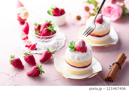 イチゴショートケーキ ( イチゴのショートケーキ ) イチゴショートケーキ ( イチゴのショートケーキ ) 121467406