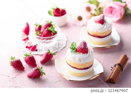 イチゴショートケーキ （ イチゴのショートケーキ ） 121467407