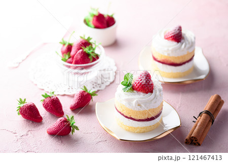 イチゴショートケーキ （ イチゴのショートケーキ ） 121467413