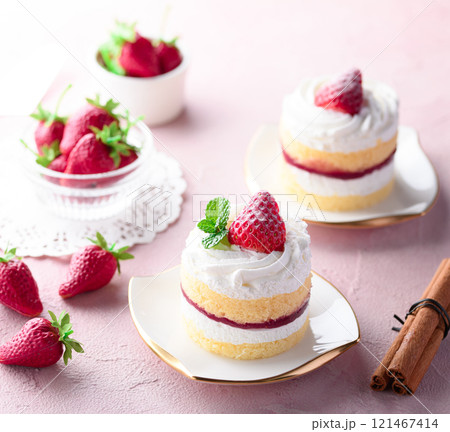 イチゴショートケーキ ( イチゴのショートケーキ ) イチゴショートケーキ ( イチゴのショートケーキ ) 121467414