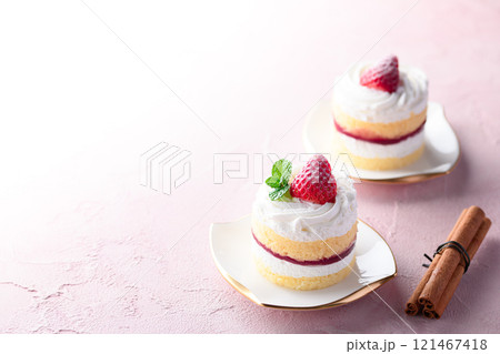 イチゴショートケーキ ( イチゴのショートケーキ ) イチゴショートケーキ ( イチゴのショートケーキ ) 121467418