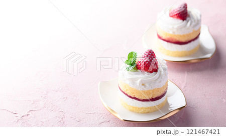 イチゴショートケーキ （ イチゴのショートケーキ ） 121467421