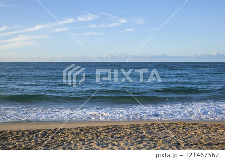 秋の賀露海岸の風景 鳥取県 賀露町 121467562