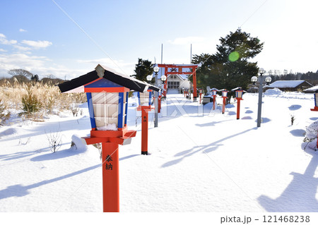 冬の北海道八雲町東野で東野恵比須神社境内の風景を撮影 冬の北海道八雲町東野で東野恵比須神社境内の風景を撮影 121468238