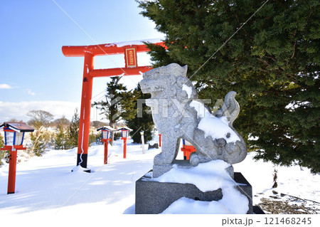 冬の北海道八雲町東野で東野恵比須神社境内の風景を撮影 121468245