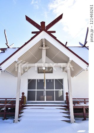 冬の北海道八雲町東野で東野恵比須神社境内の風景を撮影 冬の北海道八雲町東野で東野恵比須神社境内の風景を撮影 121468261