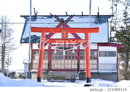冬の北海道八雲町東野で東野浜稲荷神社境内の風景を撮影 冬の北海道八雲町東野で東野浜稲荷神社境内の風景を撮影 121469114
